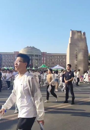 高考后家长必做清单：从心理疏导到人生规划的全方位指南(图2)