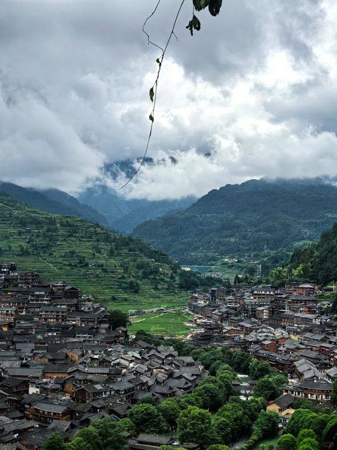 带老人去贵州游玩6日游跟团多少钱？去贵州六天旅游报团行程规划