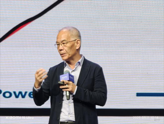 张宏江、王兴兴、王坚等AI大咖亮相2025外滩大会中美AI竞争核心力量有哪些？(图2)