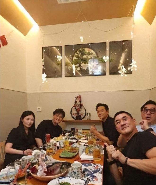 吴大维现状：住上海独栋豪宅59岁身材发福5岁可爱女儿好像他(图3)