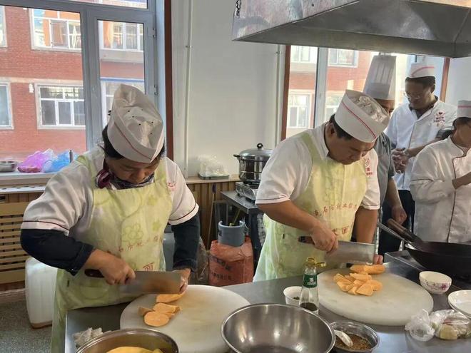 多元化培训“解锁”新技能 助群众端稳“就业饭碗”(图3)