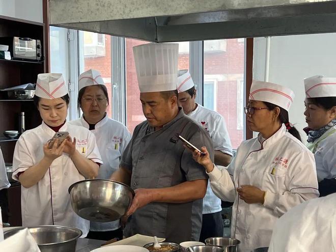 多元化培训“解锁”新技能 助群众端稳“就业饭碗”