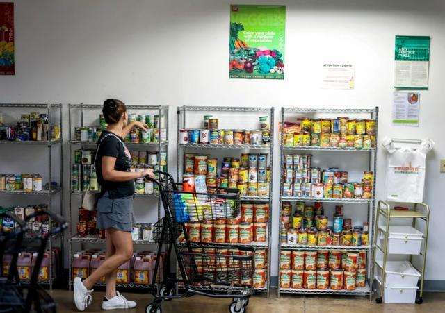 美法院下令政府限期提交食品援助金支付计划因政府停摆已有数百万人没能领到救济金