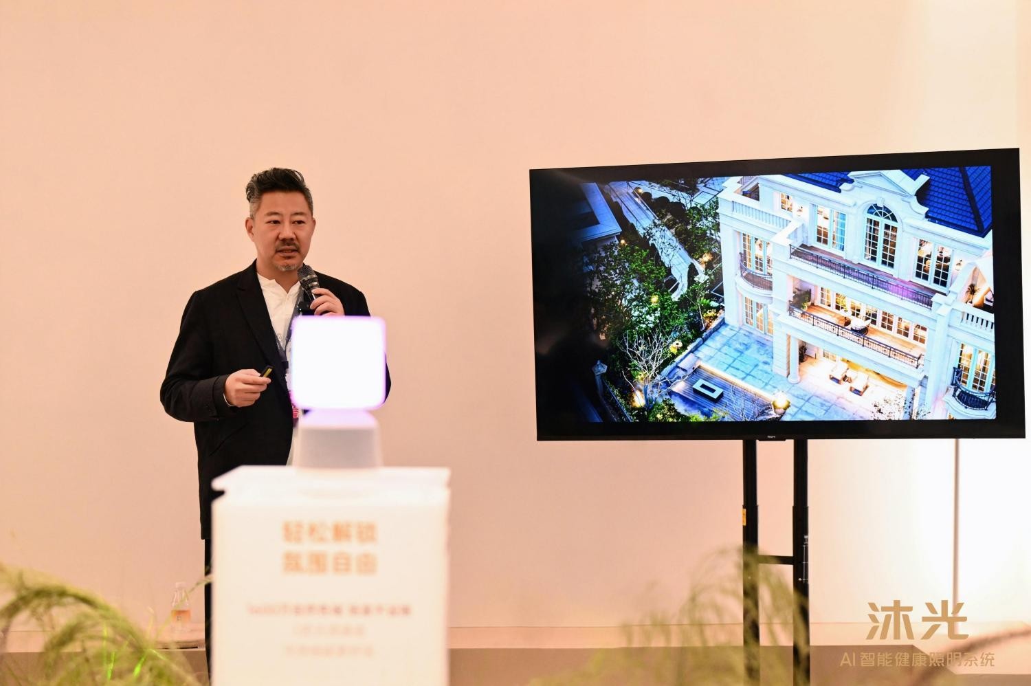 沐光惊艳亮相2025广州设计周 以AI健康光科技重构人居照明新生态(图7)