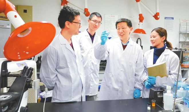 《四川日报》整版报道：奋力书写四川教育发展的时代答卷(图3)