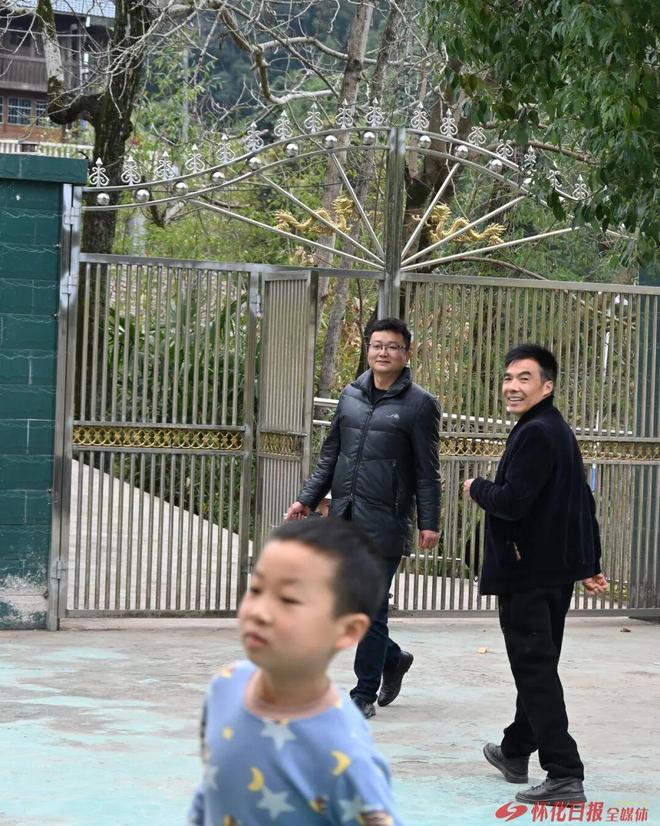 了不起！新华社点赞怀化这位校长！(图3)