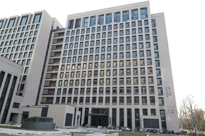 百川未渡先筑楼台：王小川与“百川楼”背后的大模型困局