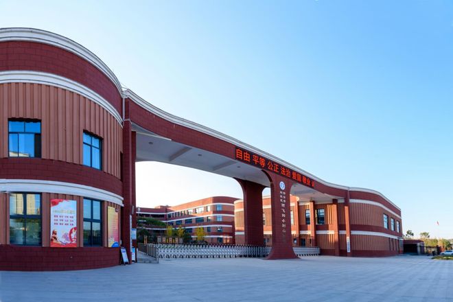 从“加速度”到“有温度”看阎良如何书写“成长”与“希望”