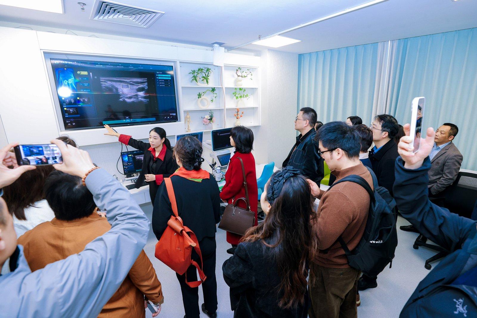 【视频】超声检查迎来“AI革命”：广东医院发布全国首个智能体检超声大模型39家医院共建生态(图2)