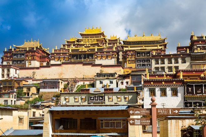 云南昆明香格里拉报团旅游省钱攻略：报团5天4晚行程规划消费透明(图2)