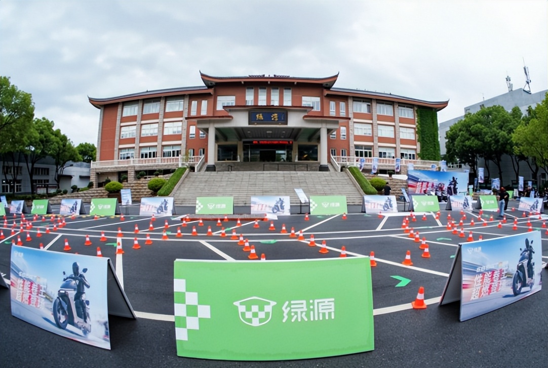 战神S86重磅发布：绿源以“智慧双核”重新定义AI时代两轮出行新范式
