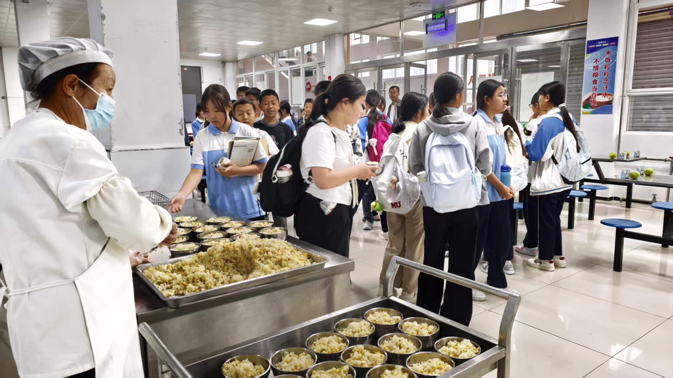 甘肃灵台推行早餐+午餐一体化供餐护航青少年健康成长